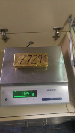 Weighting the gold bar